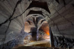 Durant plus de deux siècles, des artisans anonymes ont façonné un monument méconnu… D'anciennes carrières souterraines de gypse.